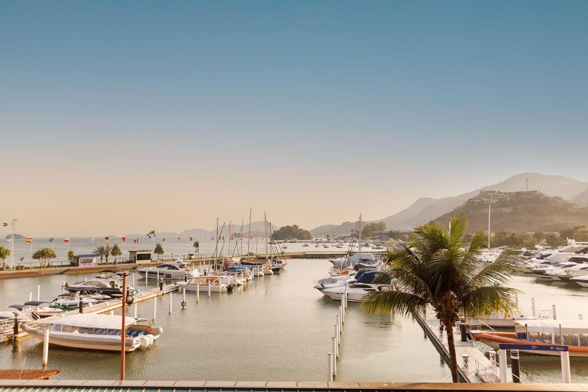 Mares Suites By Angra Beach - Piratas Residence アングラドスレイス エクステリア 写真